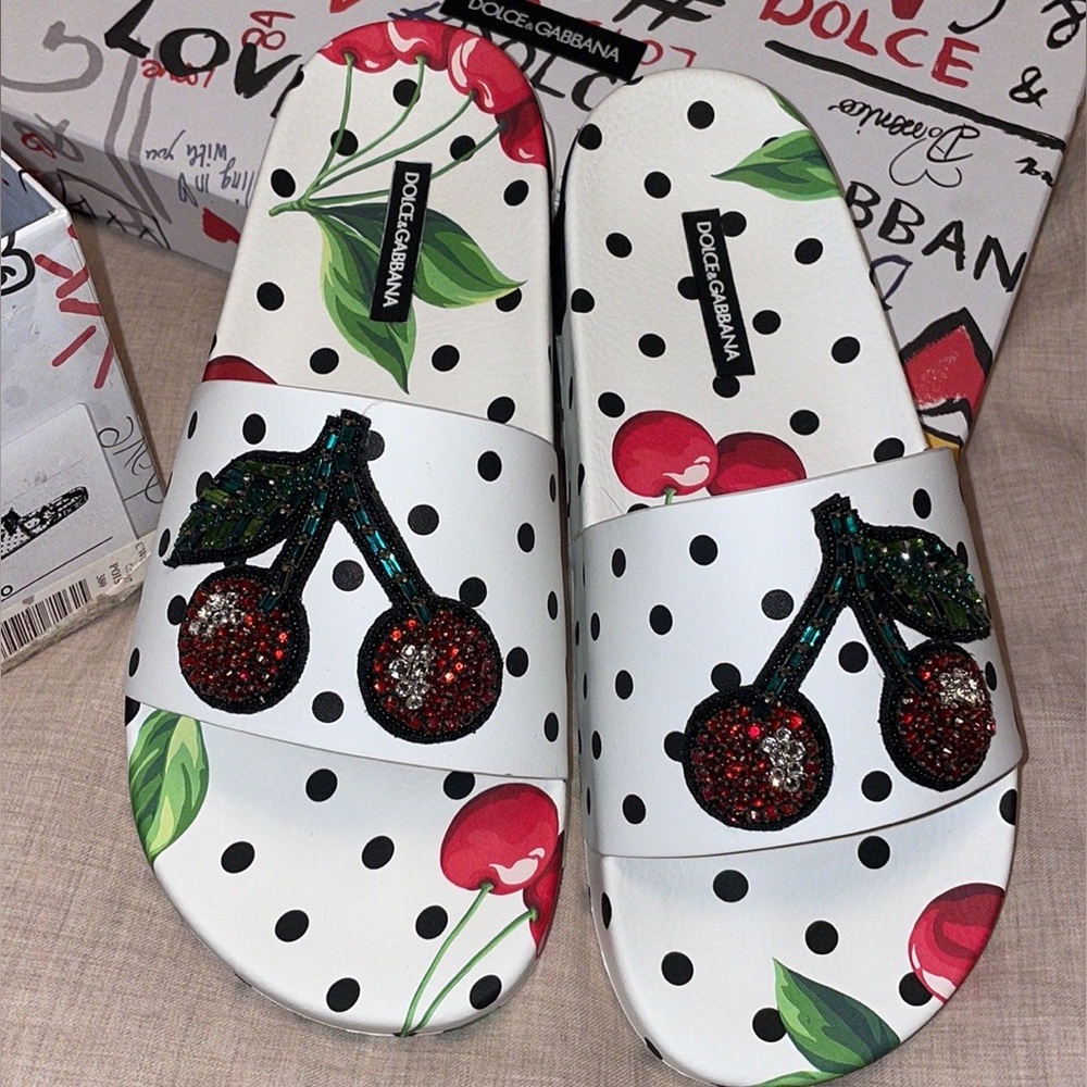 ** SOLD ** Dolce & Gabbana Slides